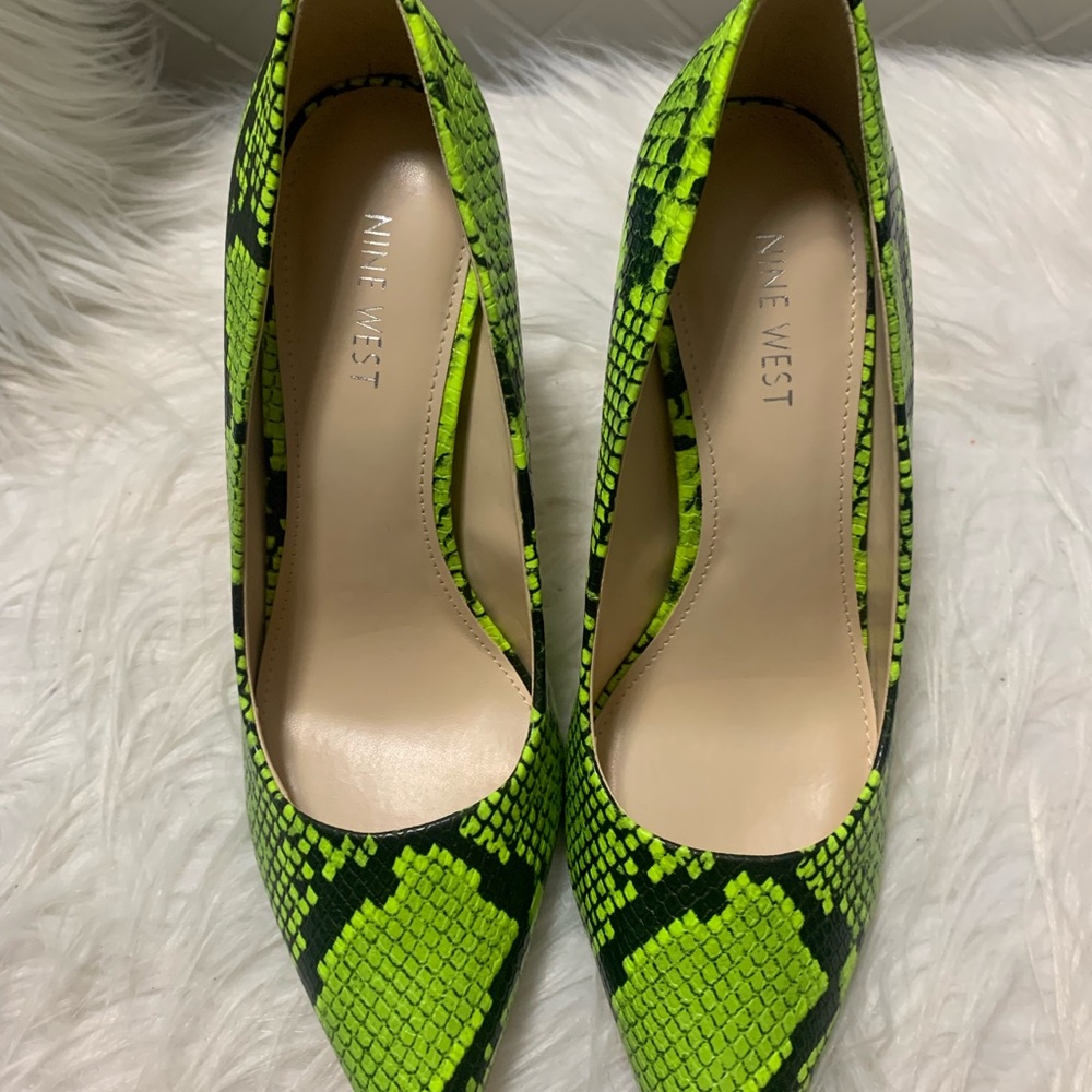 Nine West Pointed Toe, Lime Green & Black Snake Print Heels - Sz 10M